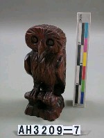 藏品(木製貓頭鷹書架)的圖片